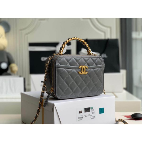 Replica Chanel Lambskin Vanity Case AS2179 – Stylish & Compact - Image 3