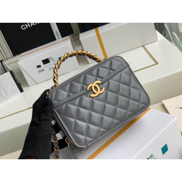 Replica Chanel Lambskin Vanity Case AS2179 – Stylish & Compact - Image 4
