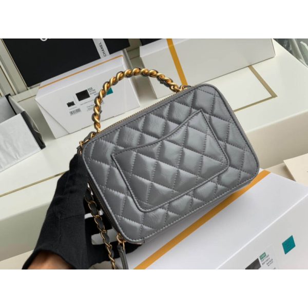Replica Chanel Lambskin Vanity Case AS2179 – Stylish & Compact - Image 5