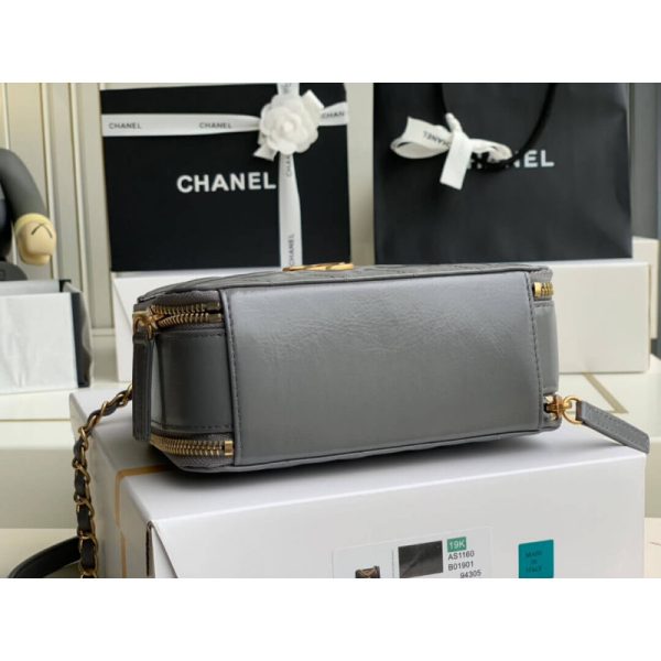 Replica Chanel Lambskin Vanity Case AS2179 – Stylish & Compact - Image 6