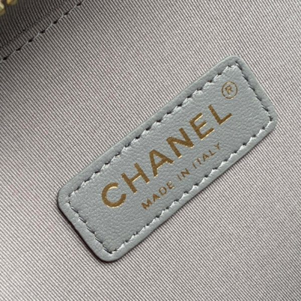 Replica Chanel Lambskin Vanity Case AS2179 – Stylish & Compact - Image 9