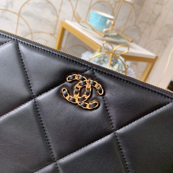 Replica Chanel Large Zip Pouch - Stylish & Functional - Image 3
