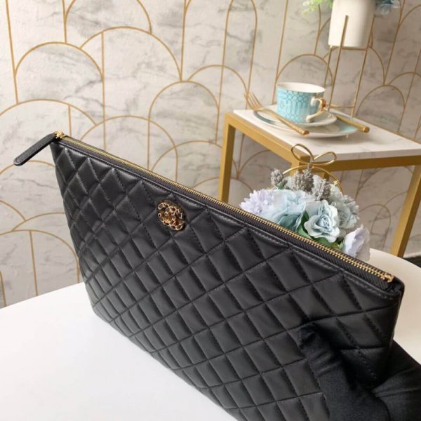 Replica Chanel Large Zip Pouch 31531 – Stylish & Functional - Image 4