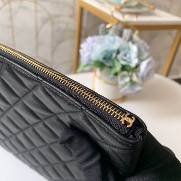 Replica Chanel Large Zip Pouch 31531 – Stylish & Functional - Image 6