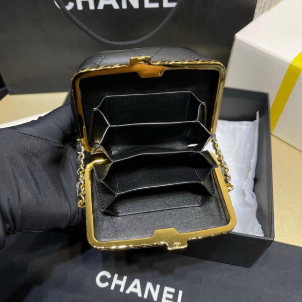 Replica Chanel Lambskin Small Bucket Bag with Chain - Image 11