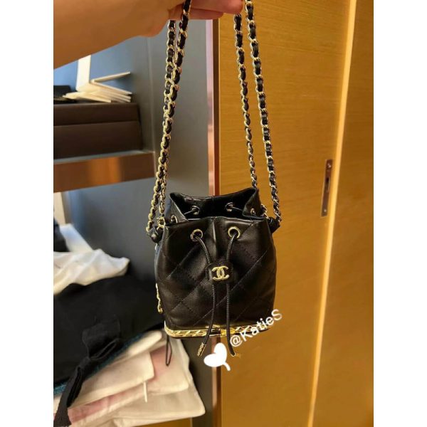 Replica Chanel Lambskin Small Bucket Bag with Chain - Image 4