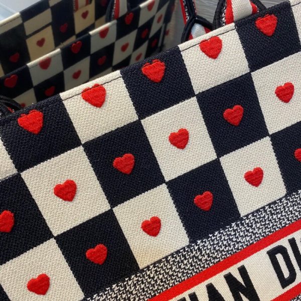 Replica Christian Dior Dioramour Chess Heart Book Tote M1286 - Image 4