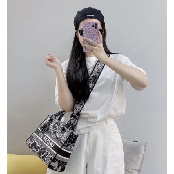 Christian Dior Lady D-Lite Bag Black & White Embroidery M0565 - Image 3