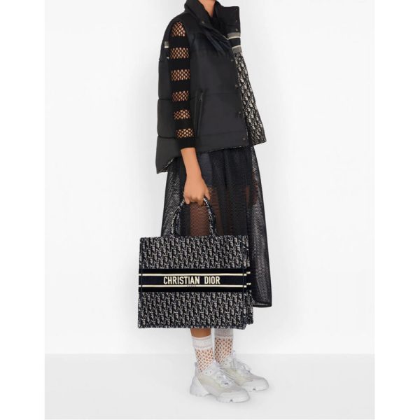 Dior Oblique Embroidered Velvet Book Tote Replica M1286Z - Image 3