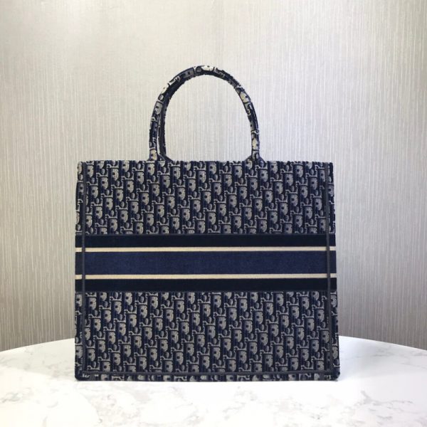 Dior Oblique Embroidered Velvet Book Tote Replica M1286Z - Image 5