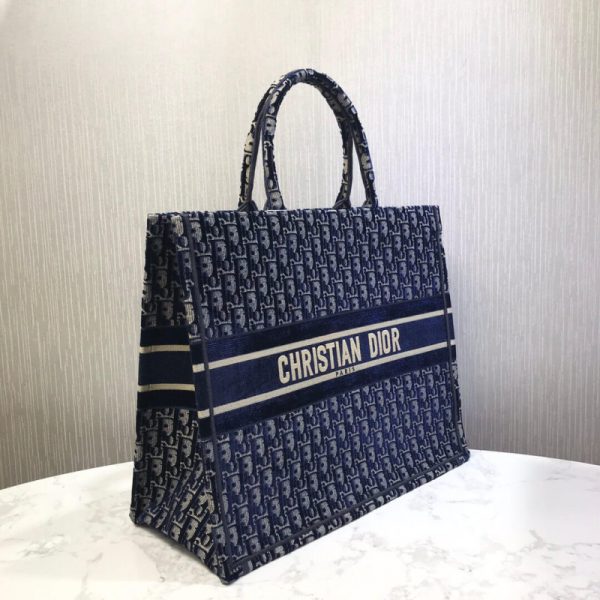 Dior Oblique Embroidered Velvet Book Tote Replica M1286Z - Image 6