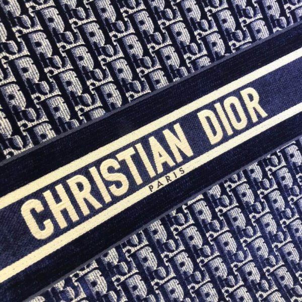 Dior Oblique Embroidered Velvet Book Tote Replica M1286Z - Image 7