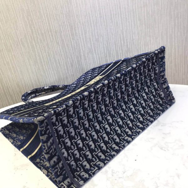Dior Oblique Embroidered Velvet Book Tote Replica M1286Z - Image 10