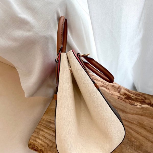 Replica Louis Vuitton Fold Tote PM – Stylish & Elegant Design - Image 10