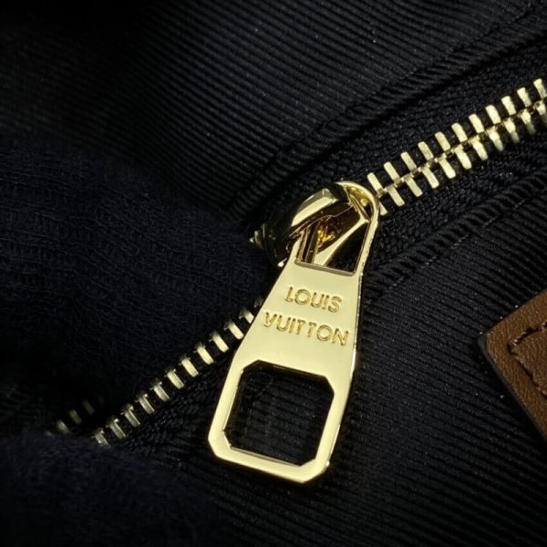Replica Louis Vuitton Dauphine Hobo MM M45195 Bag - Image 17