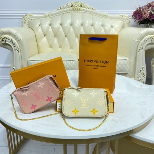 LV Mini Pochette Accessoires Replica M80501 Elegant Design - Image 12