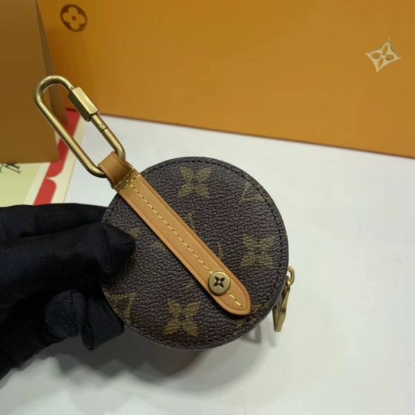 Replica LV Monogram Canvas Round Case M68524 – Stylish Dupe - Image 7