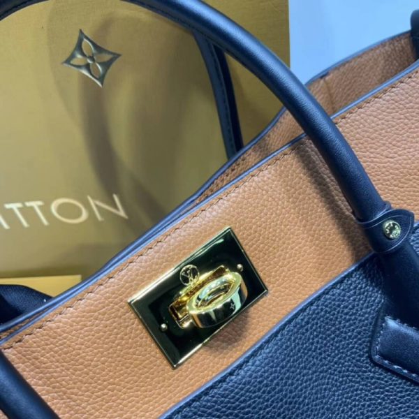 Replica Louis Vuitton On My Side M53823 Handbag - Image 5