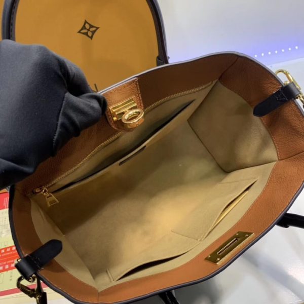 Replica Louis Vuitton On My Side M53823 Handbag - Image 10