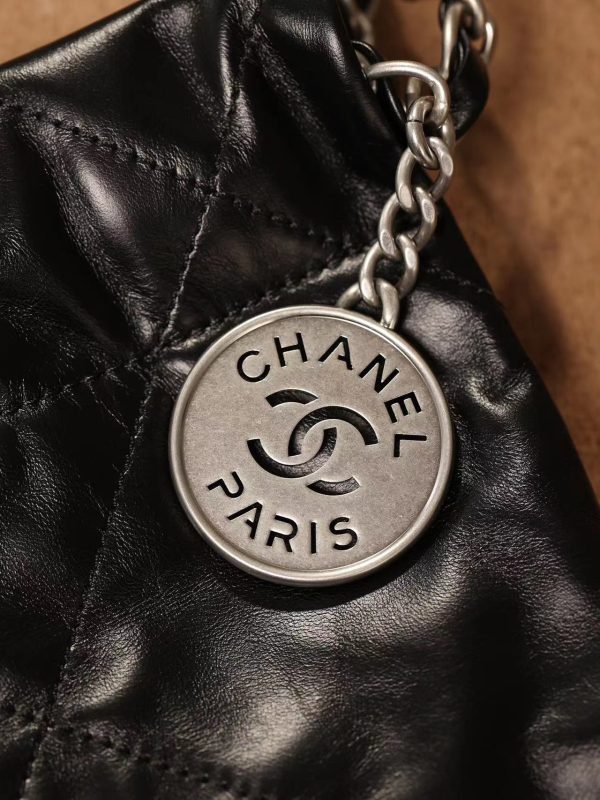 Black Chanel 22 Replica w/ Silver Metal Chain – Stylish & Elegant - Image 6
