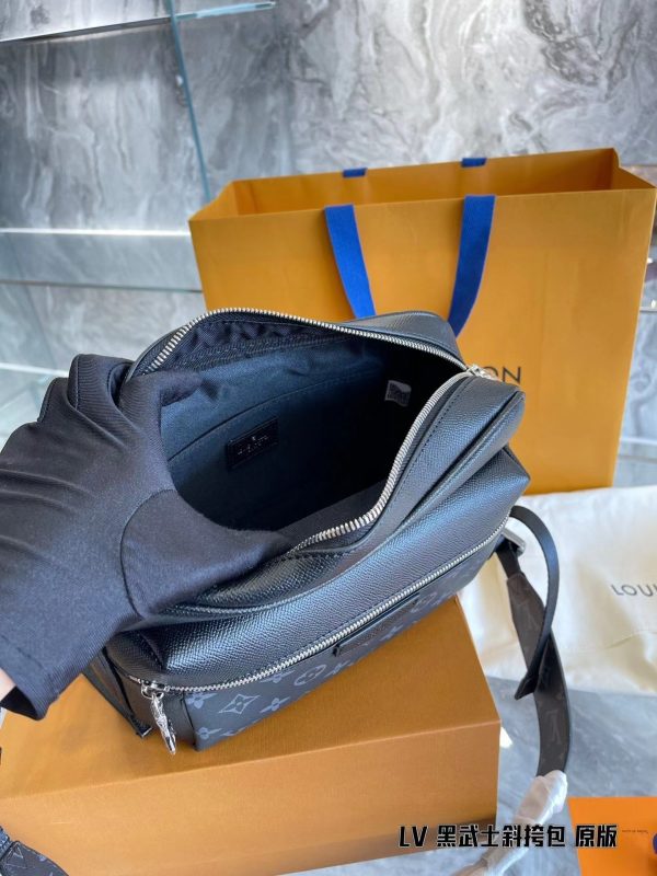 Replica LV Taigarama Outdoor Messenger PM M30830 - Image 8