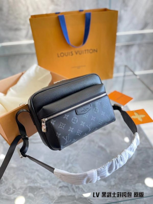 Replica LV Taigarama Outdoor Messenger PM M30830 - Image 6
