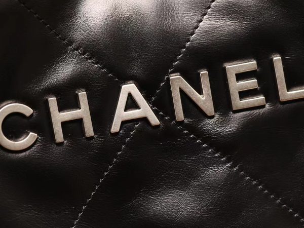Black Chanel 22 Replica w/ Silver Metal Chain – Stylish & Elegant - Image 3