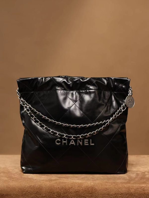 Black Chanel 22 Replica w/ Silver Metal Chain – Stylish & Elegant