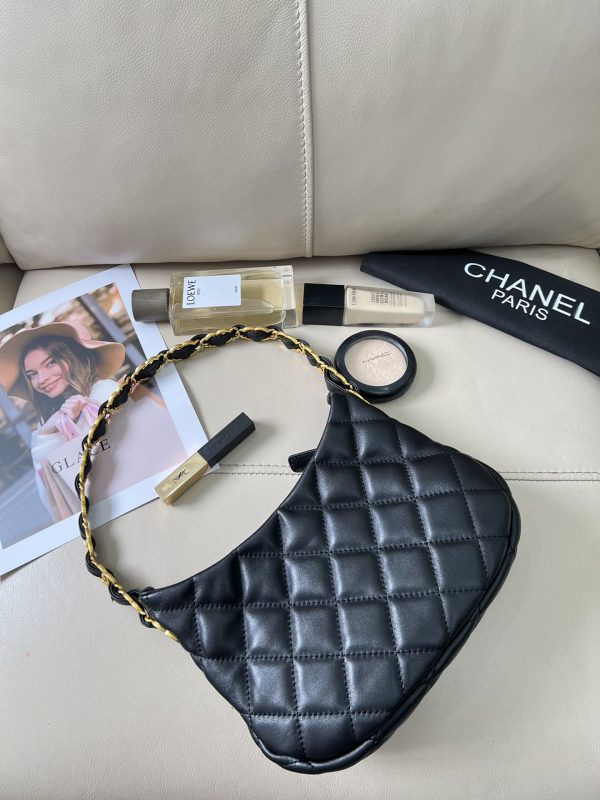 Chanel Hobo Replica Handbag - Style As3562 - Image 7