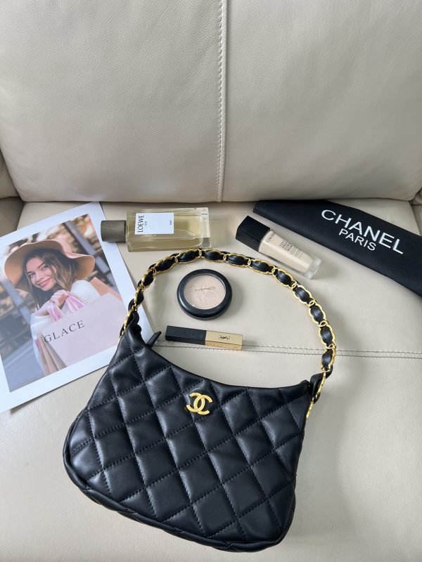 Chanel Hobo Replica Handbag - Style As3562 - Image 4