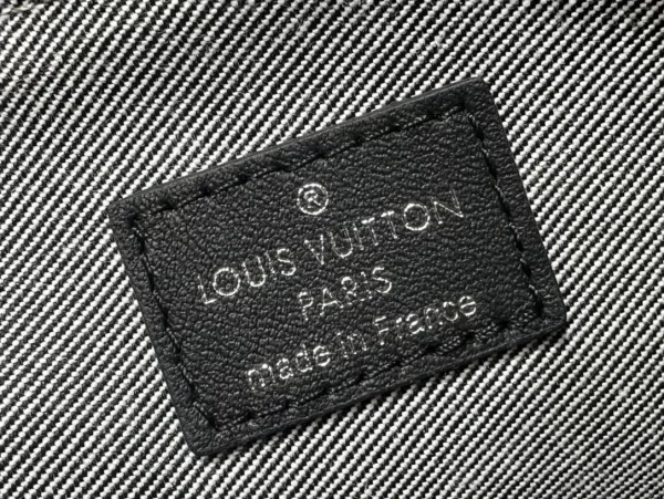 Louis Vuitton Coussin Monogram Lambskin MM Black/Gray Bag - Image 9