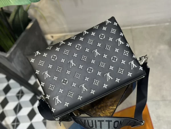 Louis Vuitton Coussin Monogram Lambskin MM Black/Gray Bag - Image 3