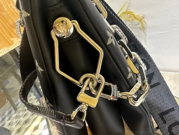 Louis Vuitton Coussin Monogram Lambskin MM Black/Gray Bag - Image 6