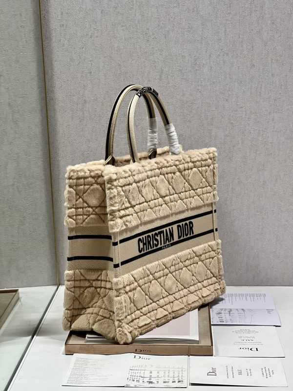Replica Dior Book Tote Large Beige Cannage Shearling Bag - Image 7