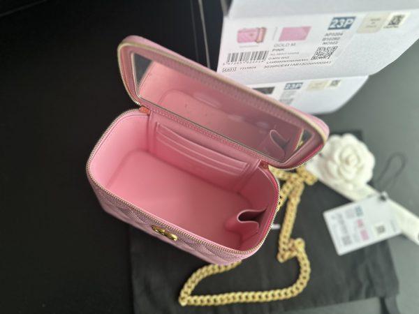 Replica Chanel Pink Vanity Case – Style & Elegance - Image 4