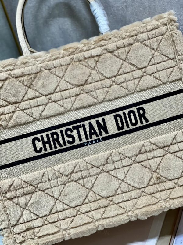 Replica Dior Book Tote Large Beige Cannage Shearling Bag - Image 6