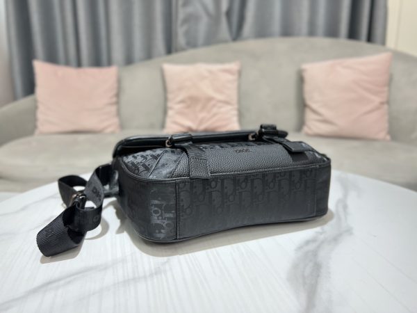 Replica Dior Explorer Messenger Bag 1Esme061Yih_H03E - Image 6