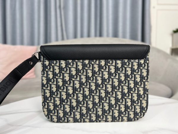 Replica Dior Saddle A5 Pouch – Stylish & Compact Design - Image 8