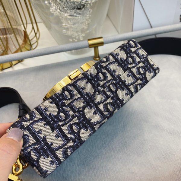 Replica Dior 30 Montaigne Box Bag – Elegant & Timeless Design - Image 2