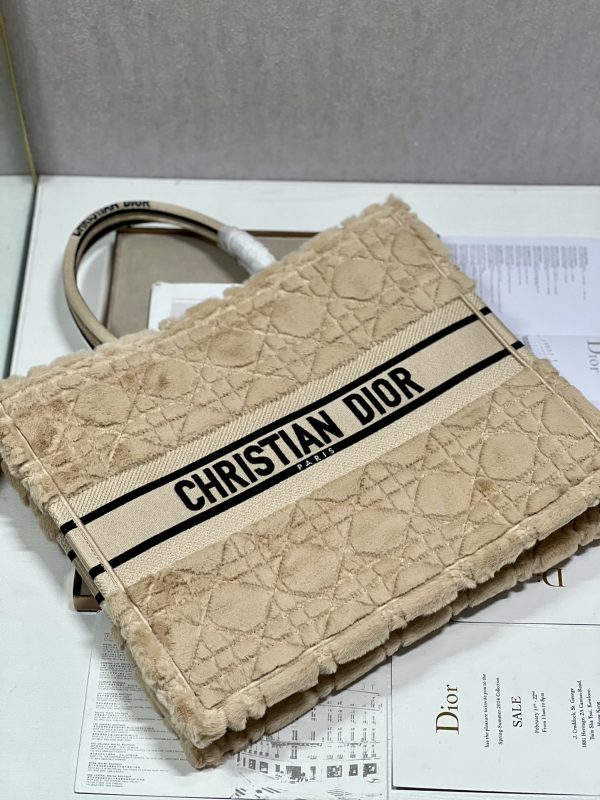 Replica Dior Book Tote Large Beige Cannage Shearling Bag - Image 4