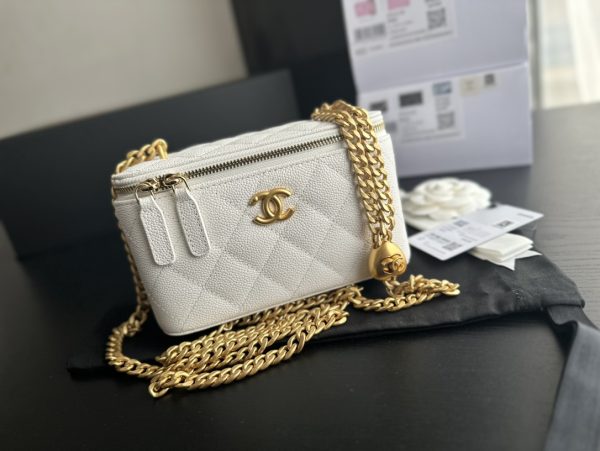 Replica Chanel White Vanity Case Bag AP3204