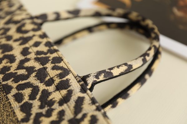 Replica Dior Book Tote Medium Beige Multicolor Mizza M1296Zrhm_M918 - Image 8