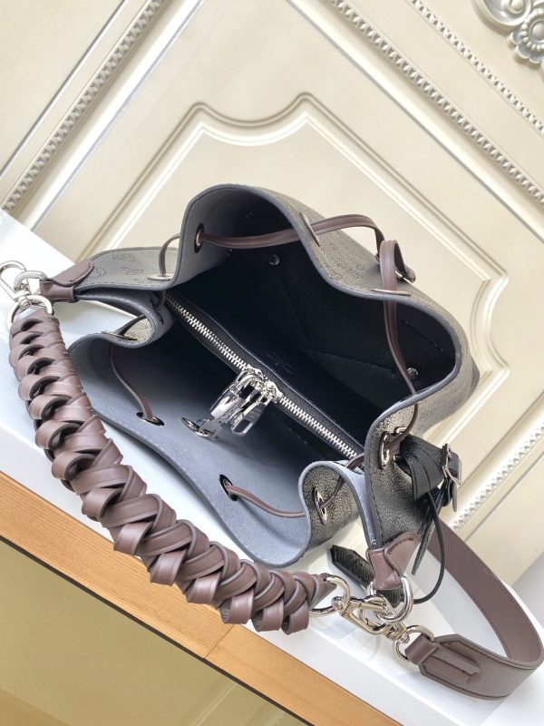 Replica Louis Vuitton Muria M55800 Handbag – Stylish & Affordable - Image 3