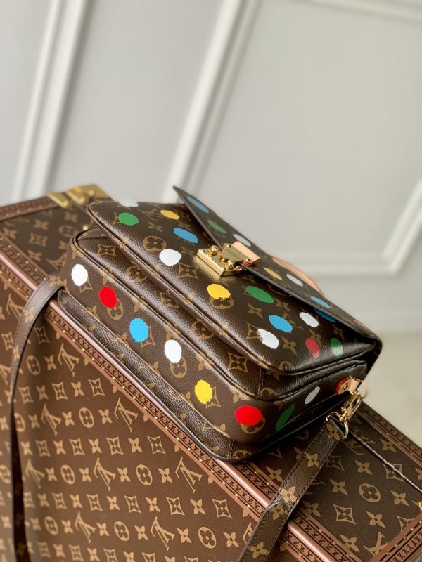 Replica LV YK Pochette Metis M46384 Handbag - Image 9
