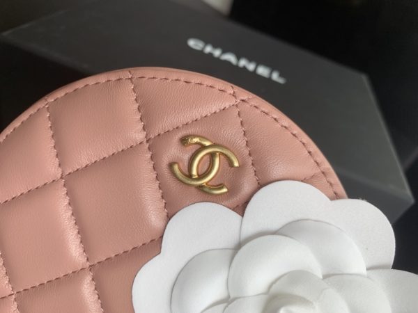 Replica Chanel Pink 1449 Handbag - Elegant & Stylish - Image 8