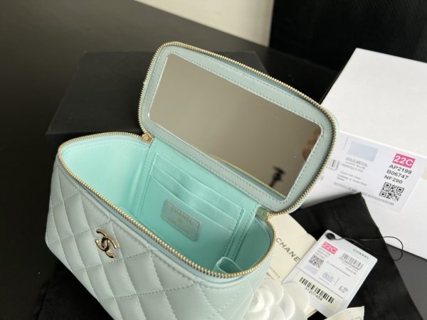 Chanel 22 Cyanine Replica Handbag Ap2199 - Stylish & Elegant - Image 2