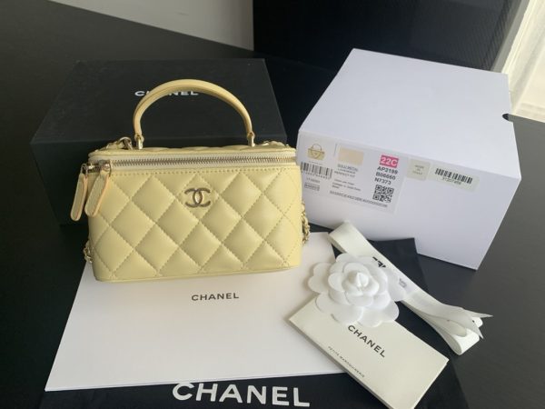 Chanel 22 Yellow Replica Handbag Ap2199