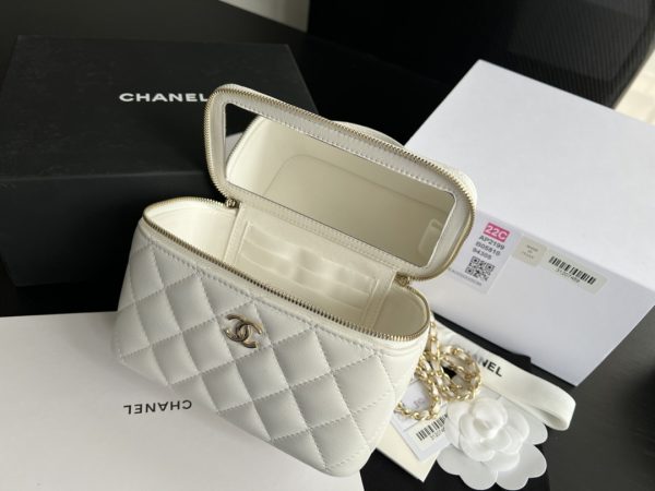 Replica Chanel 22 Handbag - White Ap2199 Elegance - Image 8