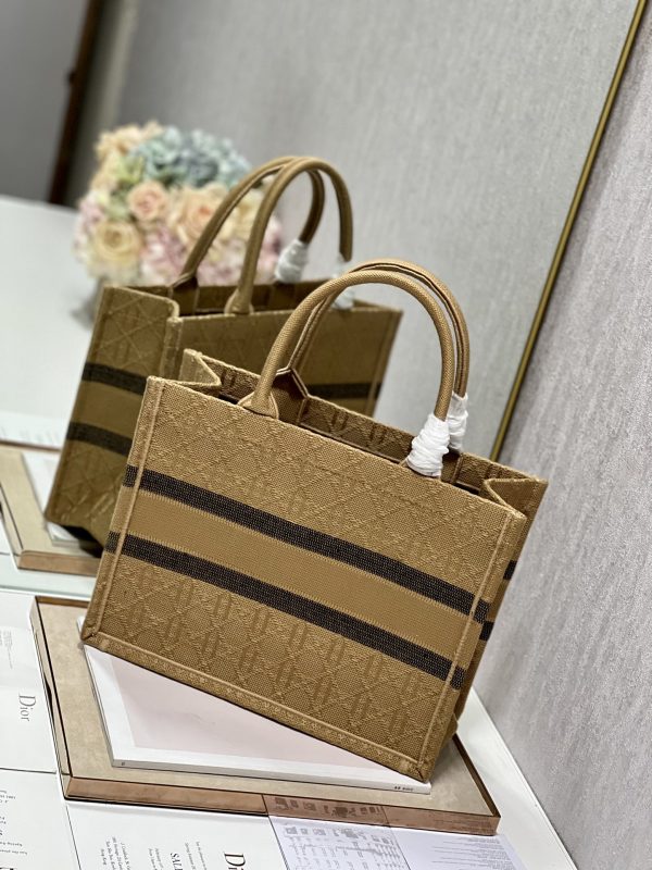 Replica Dior Book Tote Medium Raffia in Natural Cannage - Image 8