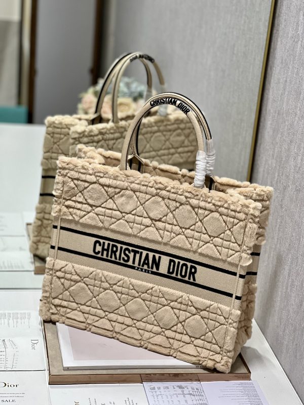 Replica Dior Book Tote Large Beige Cannage Shearling Bag - Image 9